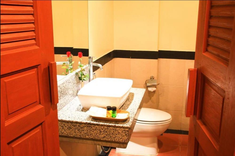 Honey Resort, Kata Beach Екстер'єр фото