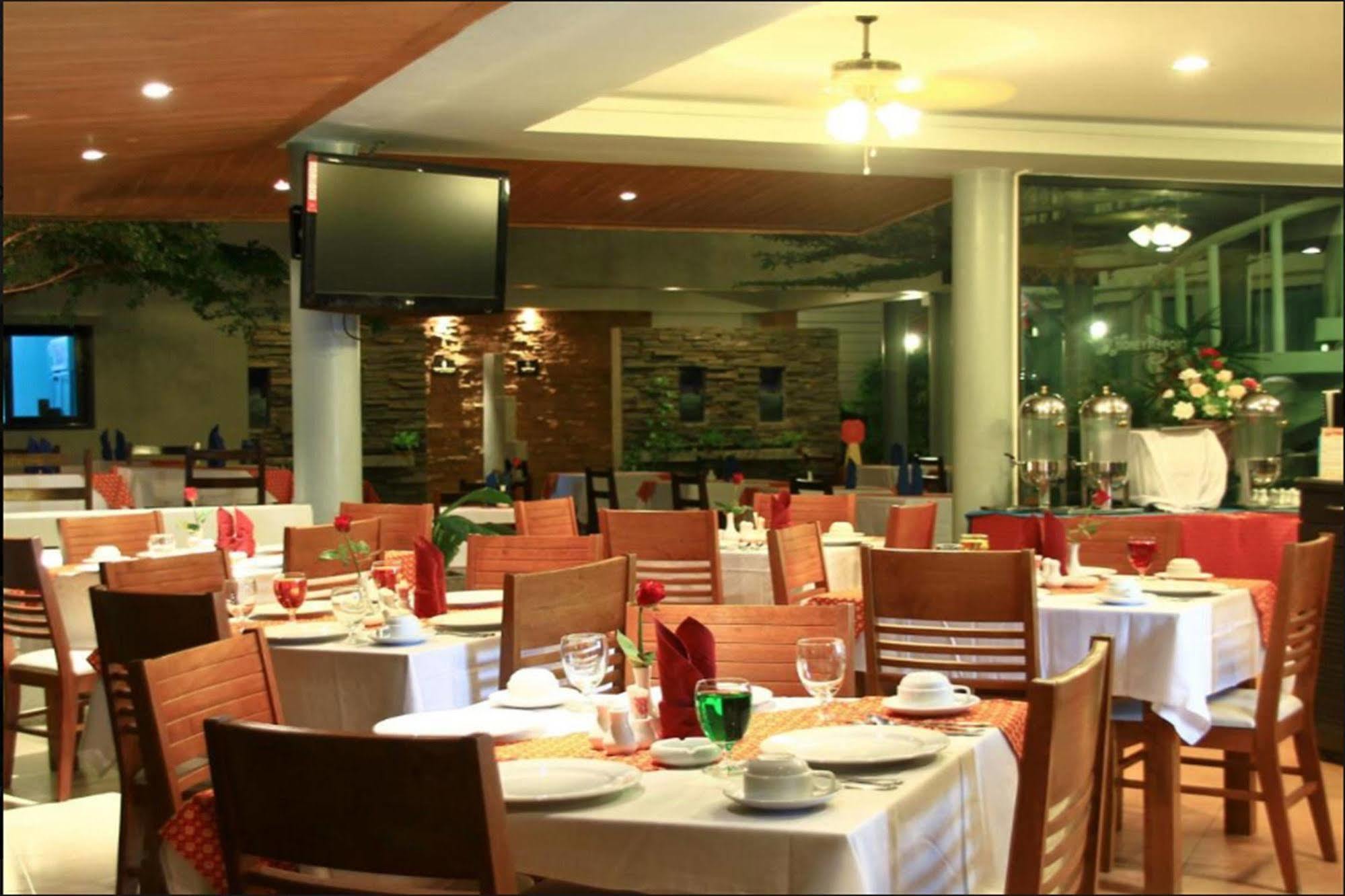 Honey Resort, Kata Beach Екстер'єр фото