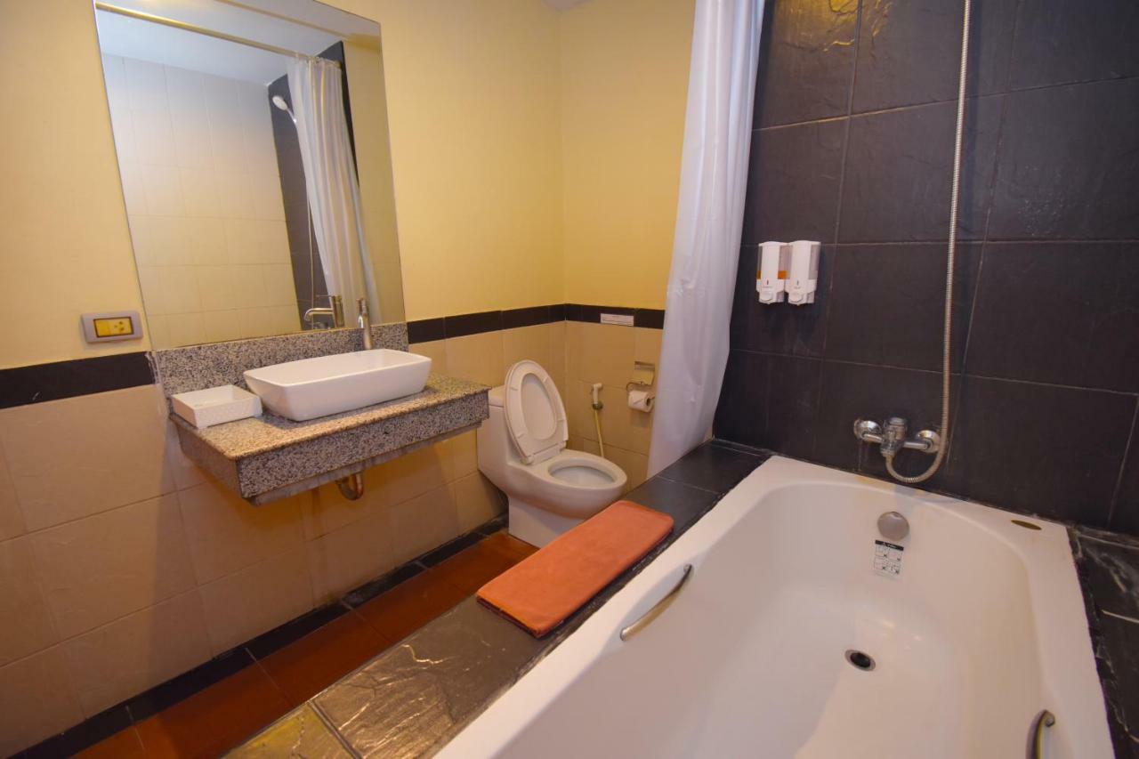 Honey Resort, Kata Beach Екстер'єр фото